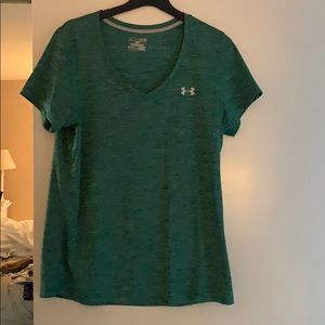 Lose fit under armor tshirt